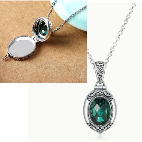 Antique Silver Green Stone Poison Locket Ashes Pill Necklace - Picture 1 of 6